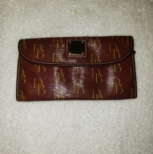 Dooney & bourke wallet